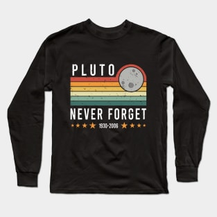 Never Forget Pluto. Retro Style Funny Space, Science Designe Long Sleeve T-Shirt